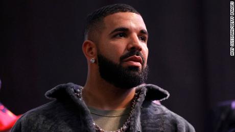 Drake se retira de la carrera por los premios Grammy