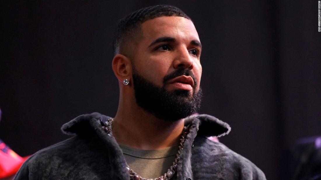 Drake odstúpil z pretekov o ceny Grammy