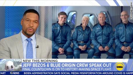 Michael Strahan entrevistó a Jeff Bezos y a sus compañeros de tripulación antes de su vuelo espacial en julio.