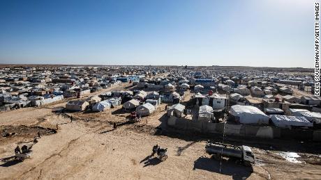 تصویری اردوگاه الهول که توسط کردها اداره می‌شود را نشان می‌دهد که در 6 دسامبر 2021 بستگان جنگجویان مظنون داعش را در استان حسکه در شمال شرقی نگه می‌دارد. 