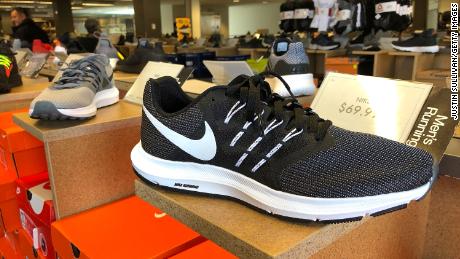 Nike no venderá en importante cadena de calzado de EE.UU. - CNN