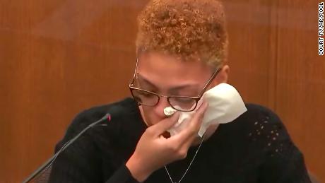 Daunte Wright&#39;s girlfriend tried to stop his bleeding with a belt as he gasped for air, she testified at ex-officer Kim Potter&#39;s manslaughter trial
