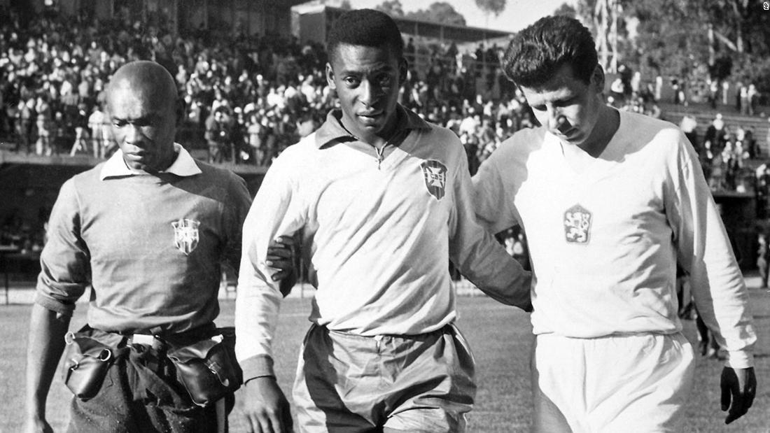 Pelé returned to the World Cup with Brazil in 1962 and starred in the team&#39;s opening win over Mexico. But he was injured in the second match against Czechoslovakia and would miss the rest of the tournament. Brazil still defended its crown.