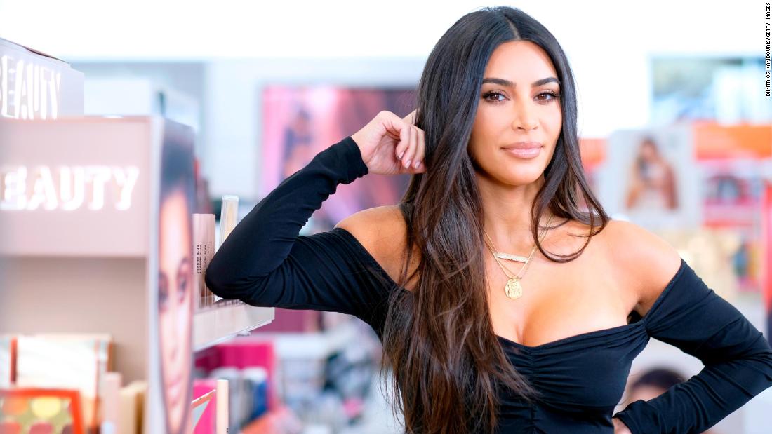 Kim Kardashian lulus ujian hukum ‘baby bar’ California pada upaya keempat
