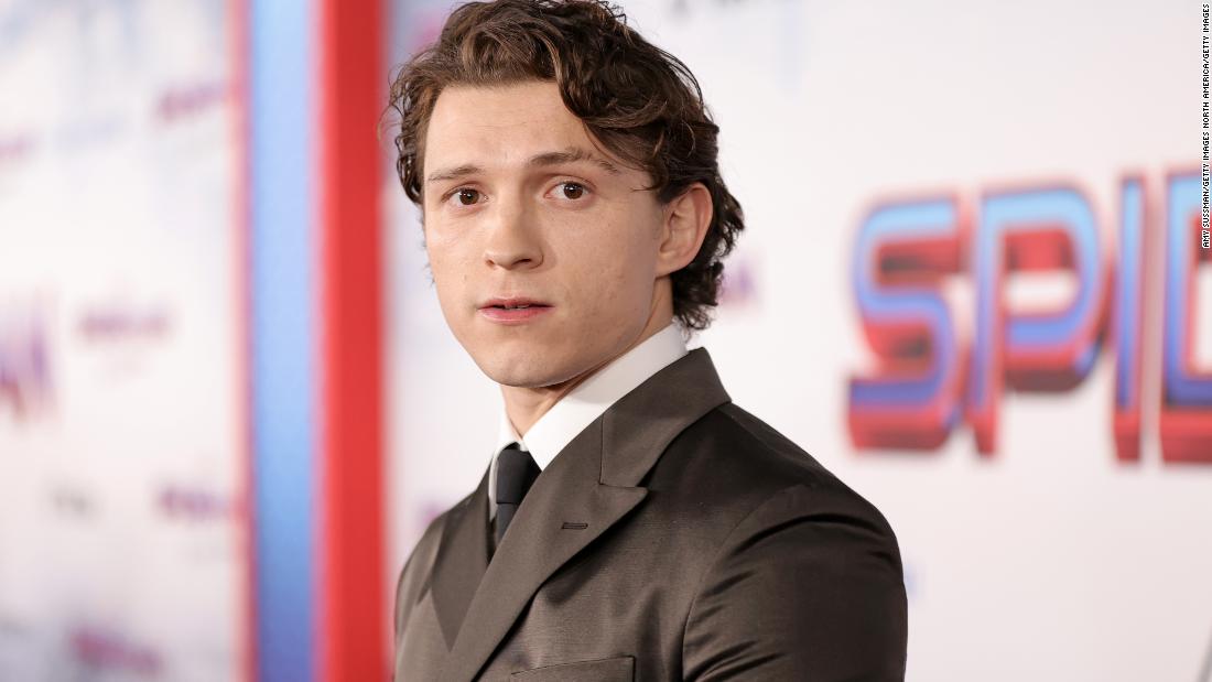 Photo of Tom Holland splní svoj sľub chlapcovi, ktorý zachránil jeho sestru pred útokom psa