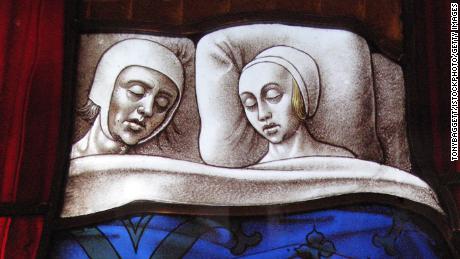 Cómo solían dormir nuestros antepasados ​​puede ayudar a las personas privadas de sueño de hoy