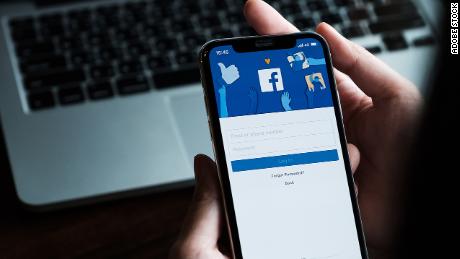 Russia moves to &#39;partially restrict&#39; Facebook access over censorship allegations