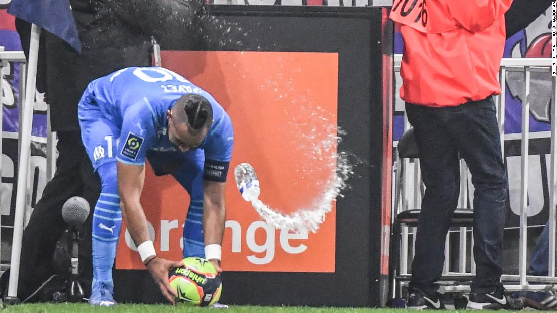 Prancis akan melarang botol plastik di stadion untuk melindungi pemain dan staf