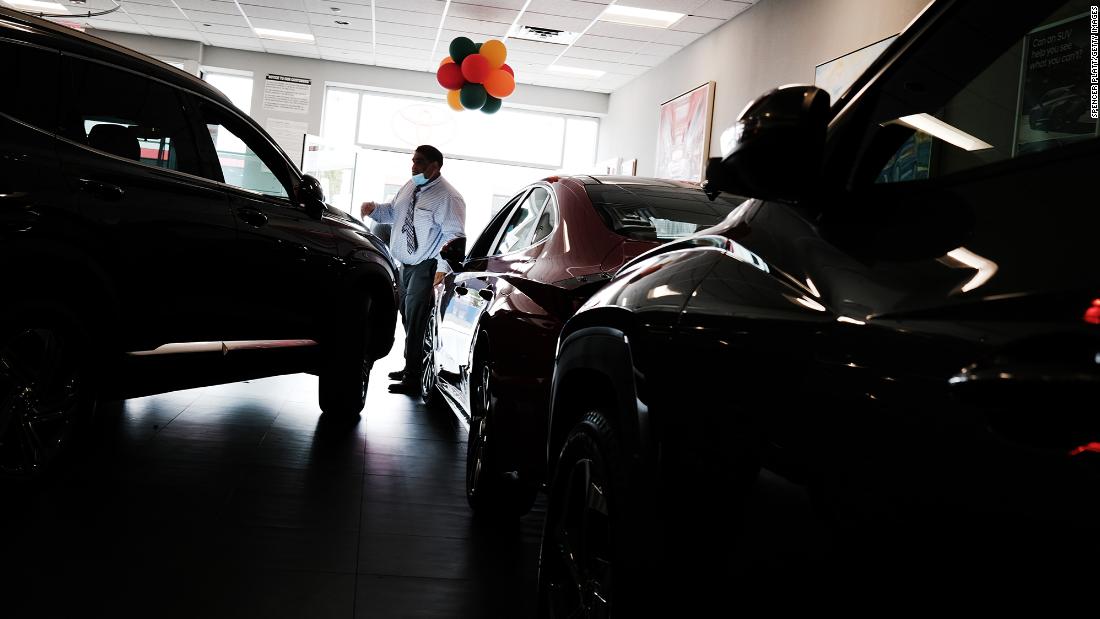 Read more about the article Americans are borrowing at record levels to pay for their expensive cars – CNN