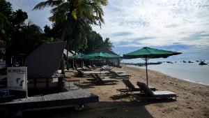 This general view shows empty sunbathing lounges void of foreign tourists due to the Covid-19 coronavirus pandemic, in Sanur on the east coast of Indonesia&#39;s resort of Bali on March 10, 2021. (Photo by SONNY TUMBELAKA / AFP) (Photo by SONNY TUMBELAKA/AFP via Getty Images)