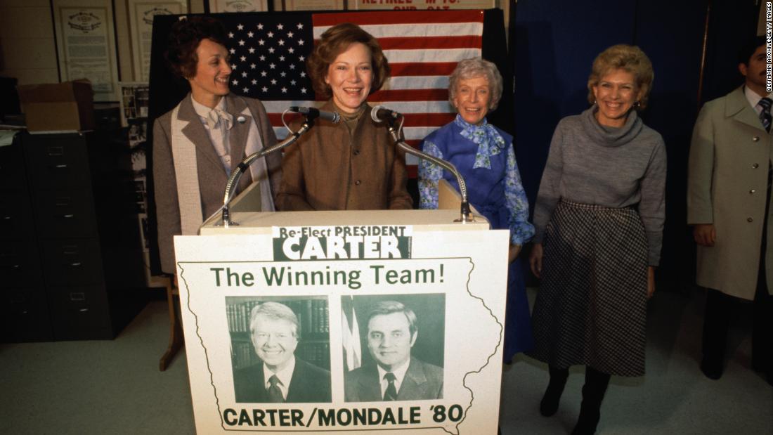 Rosalynn campaigns for her husband in Waterloo, Iowa, in January 1980. Behind her, from left, are Joan Mondale, wife of Vice President Walter Mondale; Muriel Humphrey, former US senator and wife of the late Vice President Hubert Humphrey; and Ruth Carter Stapleton, Jimmy Carter&#39;s youngest sister.