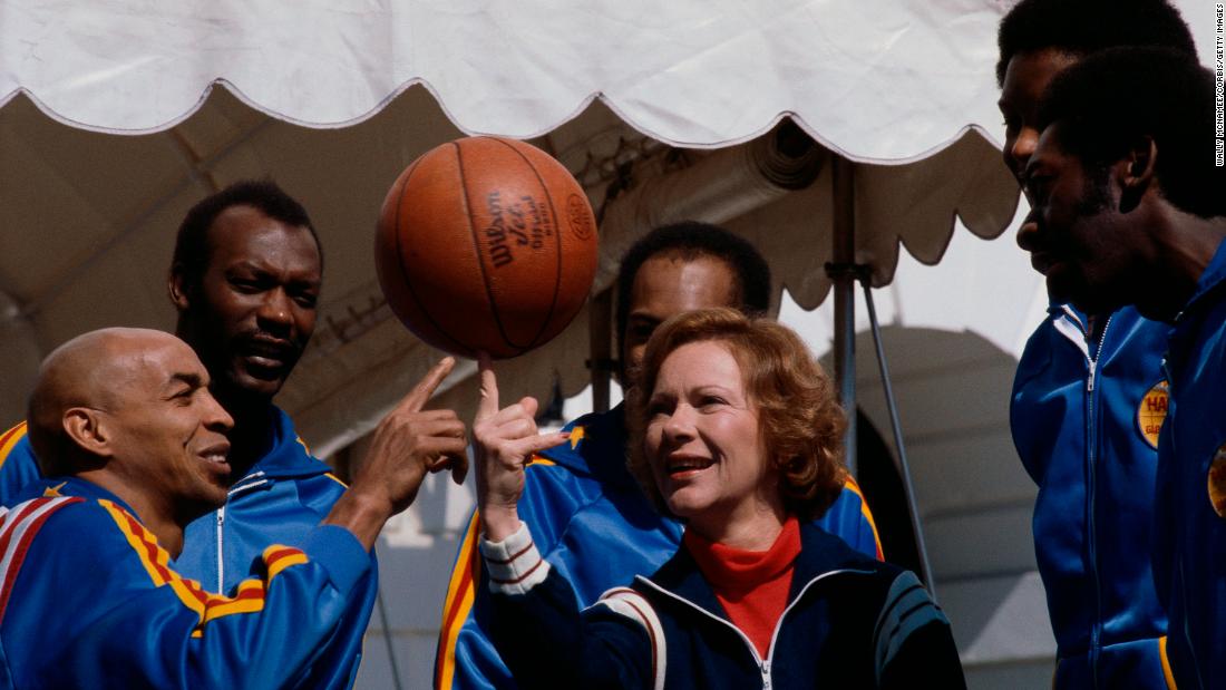 The Harlem Globetrotters help Rosalynn spin a basketball on her finger in March 1980.