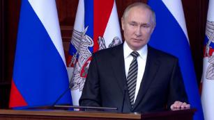 Ο Πούτιν και ο Μπάιντεν έχουν παγιδευτεί σε ένα στοίχημα υψηλού στοιχήματος για την Ουκρανία