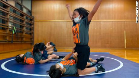 Girls who compete in the Wanpaku national elementary girls tournament also come from judo and wrestling backgrounds. 