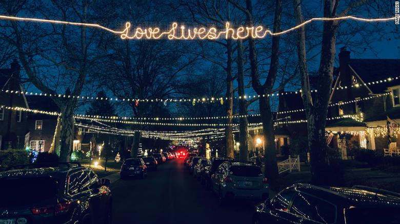 How a kind gesture and a strand of Christmas lights connected a community