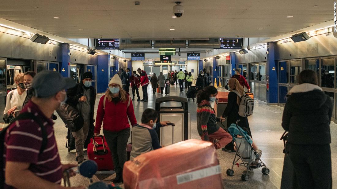 500 US flights have been canceled on Christmas Eve