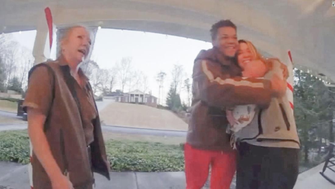 Neighbors surprise kind UPS driver with emotional 'thank you