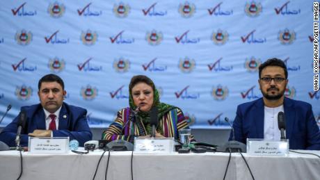 Head of the Afghan Independent Election Commission (IEC) Hawa Alam Nuristani, center, speaks as she announces the final election results during a press conference in Kabul on February 18, 2020. 