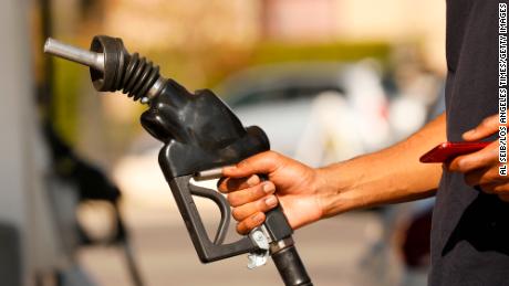 $4 of gas could be here by Memorial Day, predicts GasBuddy