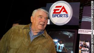 John Madden, Super Bowl Coach Who Became Analyst, Dies at 85