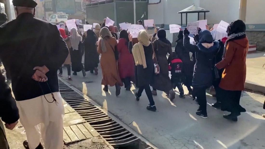 Talibanes prohíben a las mujeres hacer viajes de larga distancia solas ...