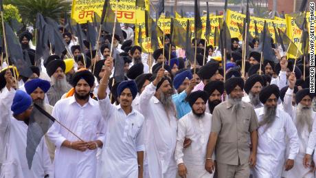 Activists from the Sikh group Shiromani Gurdwara Parbandhak Committee protest in Amritsar on October 20, 2015, against the alleged desecration of a Guru Granth Sahib, the holy book of Sikhs. 
