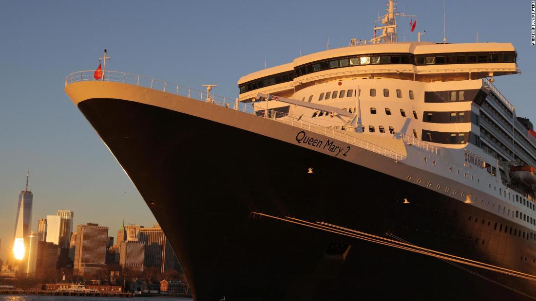 Tàu viễn dương “Queen Mary 2” sẽ không trở lại New York sau khi đưa 10 hành khách bị nhiễm “vi-rút Covid” xuống tàu