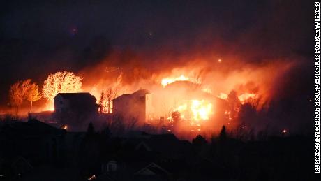 El incendio Marshall arde en Colorado el jueves.