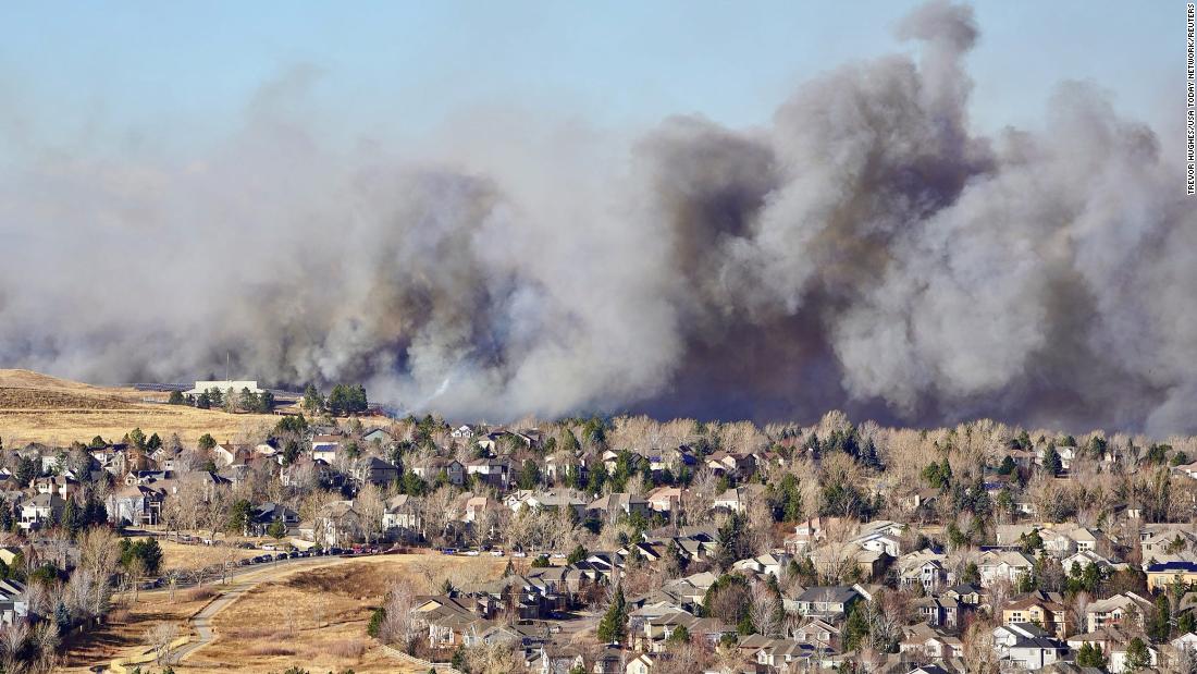 Kebakaran Colorado menghancurkan ratusan rumah