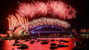 Fireworks explode over Sydney Harbour during New Year&#39;s Eve celebrations in Sydney, Australia, January 1, 2022. REUTERS/Jaimi Joy