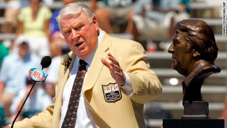 Maddent during his enshrinement into the Pro Football Hall of Fame.