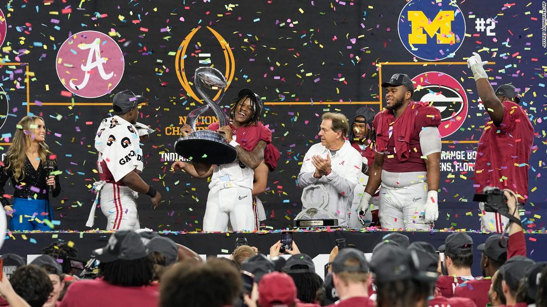College Football Playoff semifinals: Alabama dumps underdog Cincinnati; Michigan and Georgia look to end lengthy championship droughts