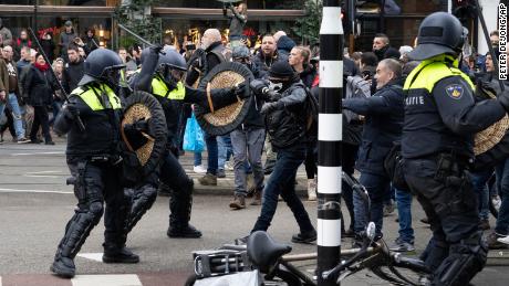 Police clash with demonstrators in Amsterdam, who were protesting the Dutch government&#39;s Covid-19 lockdown measures 