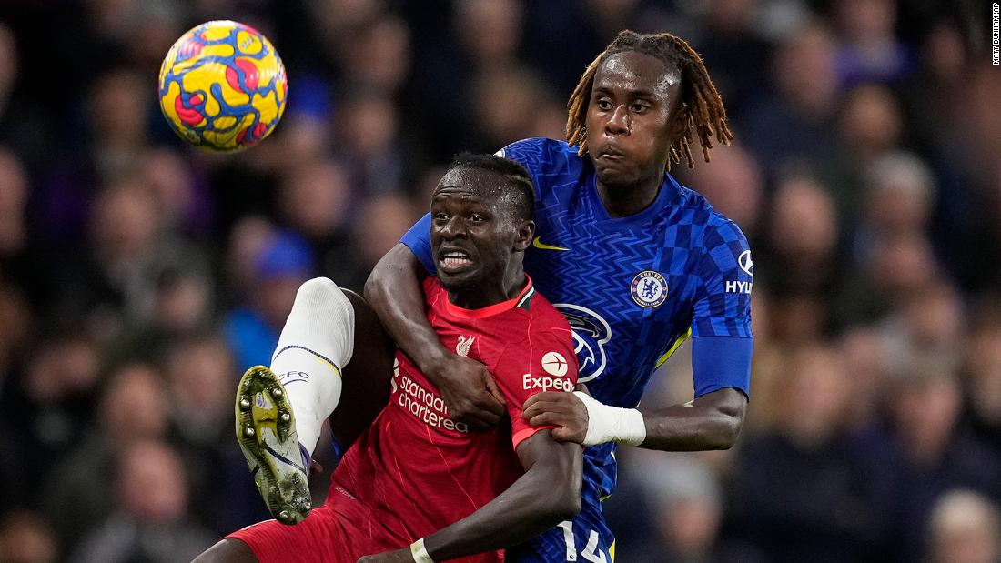 Chelsea and Liverpool serve up helter-skelter Premier League draw, leaving Manchester City in pole position to win title
