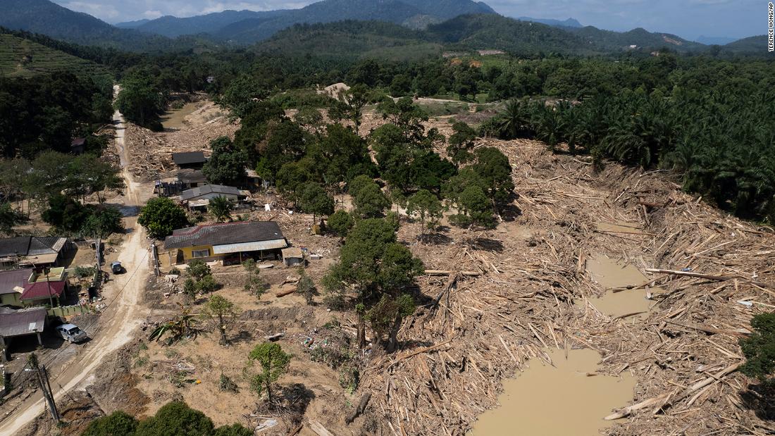 Banjir Malaysia melanda tujuh negara bagian memaksa ribuan orang mengungsi