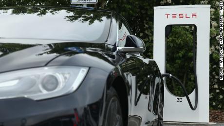 California sues Tesla citing &#39;hundreds&#39; of racism complaints in factory 