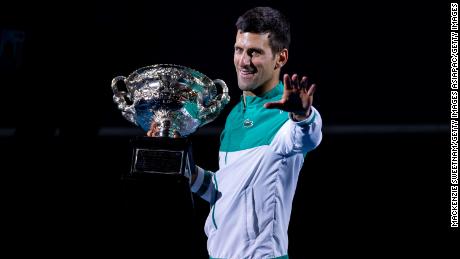Djokovic ăn mừng chức vô địch Australian Open tại Melbourne Park vào ngày 21 tháng 2 năm 2021.