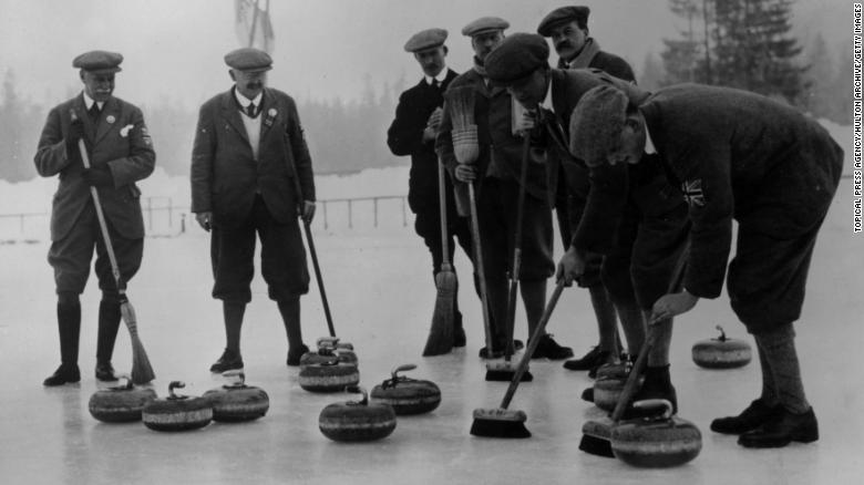 1924 Kış Olimpiyatları sırasında Fransa'nın Chamonix kentinde İngiliz curling takımı.