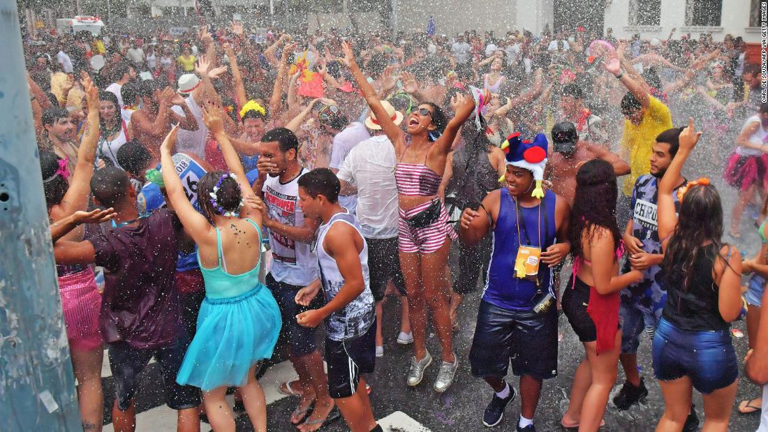 Desfiles de rua do carnaval do Rio de Janeiro foram cancelados em meio à disseminação do COVID-19