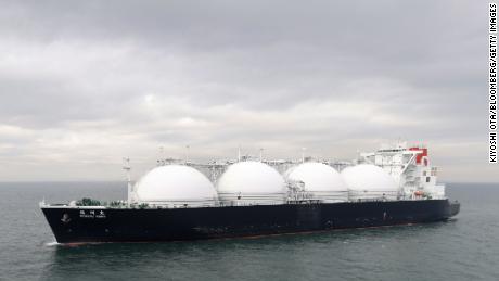 US becomes world&#39;s top exporter of liquefied natural gas