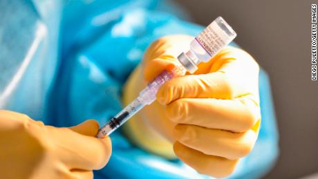 تفرض العديد من الدول الأوروبية التطعيم الإجباري لمكافحة موجة أوميجران