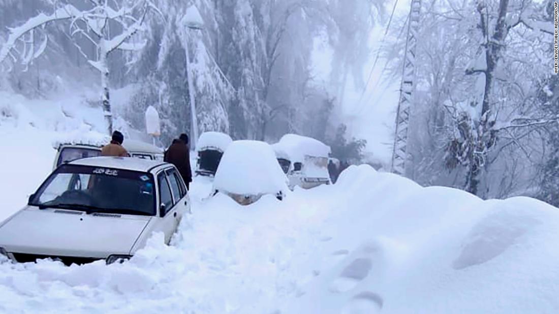 Snowstorm kills at least 16 tourists, with hundreds stranded, at Pakistani resort