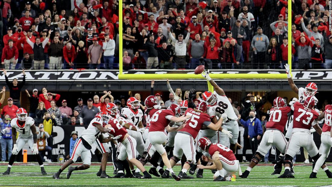 Georgia&#39;s Jalen Carter blocks a Will Reichard field goal in the third quarter. Georgia scored a touchdown on its next drive.