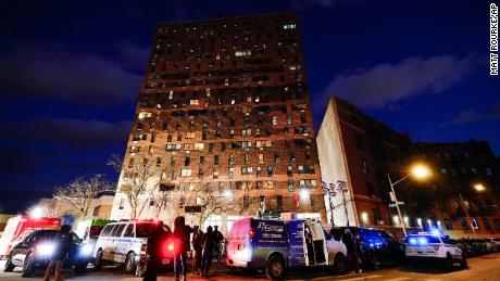 Las 17 víctimas de un incendio en un apartamento del Bronx, incluido un niño de 2 años, murieron por inhalación de humo, Reglas del médico forense de la ciudad de Nueva York