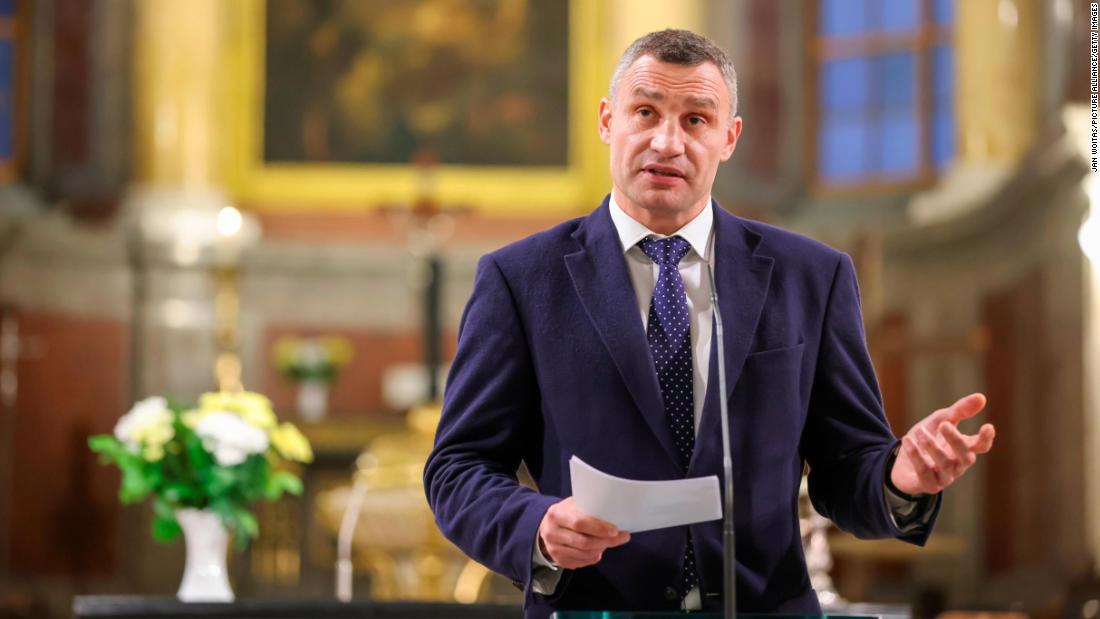 Vitali Klitschko, sindaco di Kiev ed ex pugile dei pesi massimi, afferma che «ci stiamo preparando per qualsiasi situazione» per la tensione con la Russia