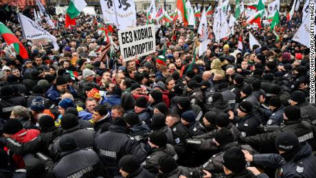 Crowds of protesters push against police cordons as they try to enter Bulgaria&#39;s parliament building in Sofia on January 12, 2022.