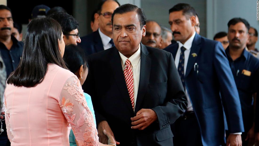 Hong Kong (CNN Business)Indian billionaire Mukesh Ambani is going big on green energy. His conglomerate, Reliance Industries, announced Thursday that 