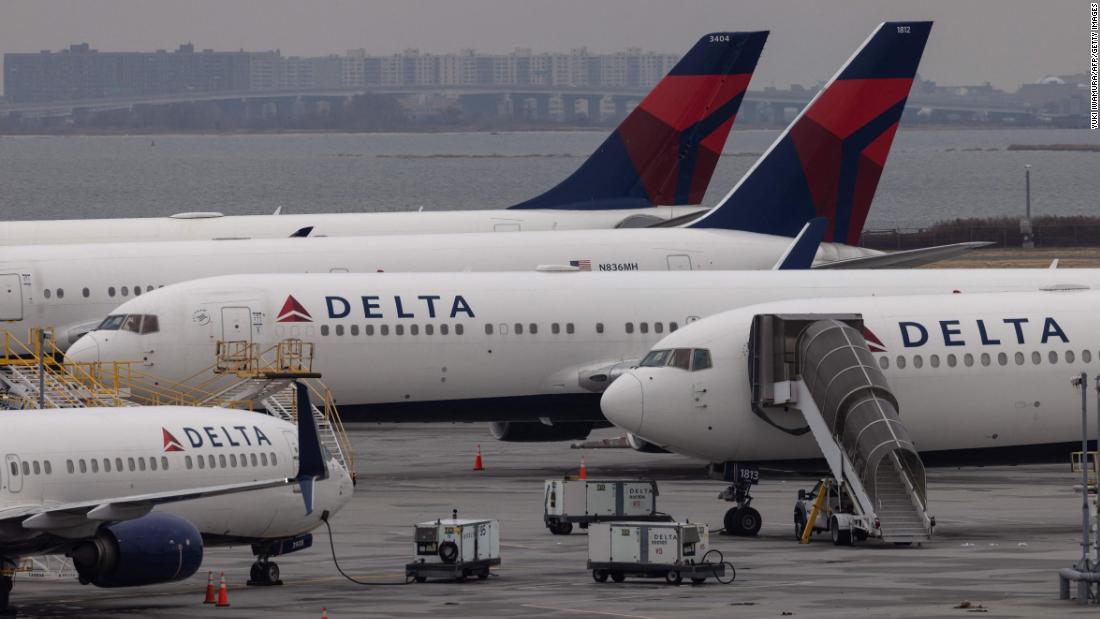 Delta earnings fall far short of expectations because of high fuel costs and service problems