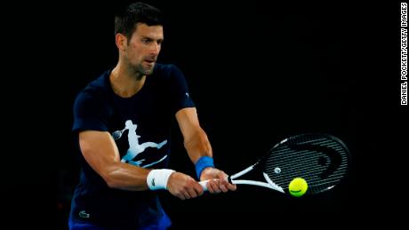 Novak Djokovic melakukan pukulan backhand saat sesi latihan jelang Australia Terbuka 2022.