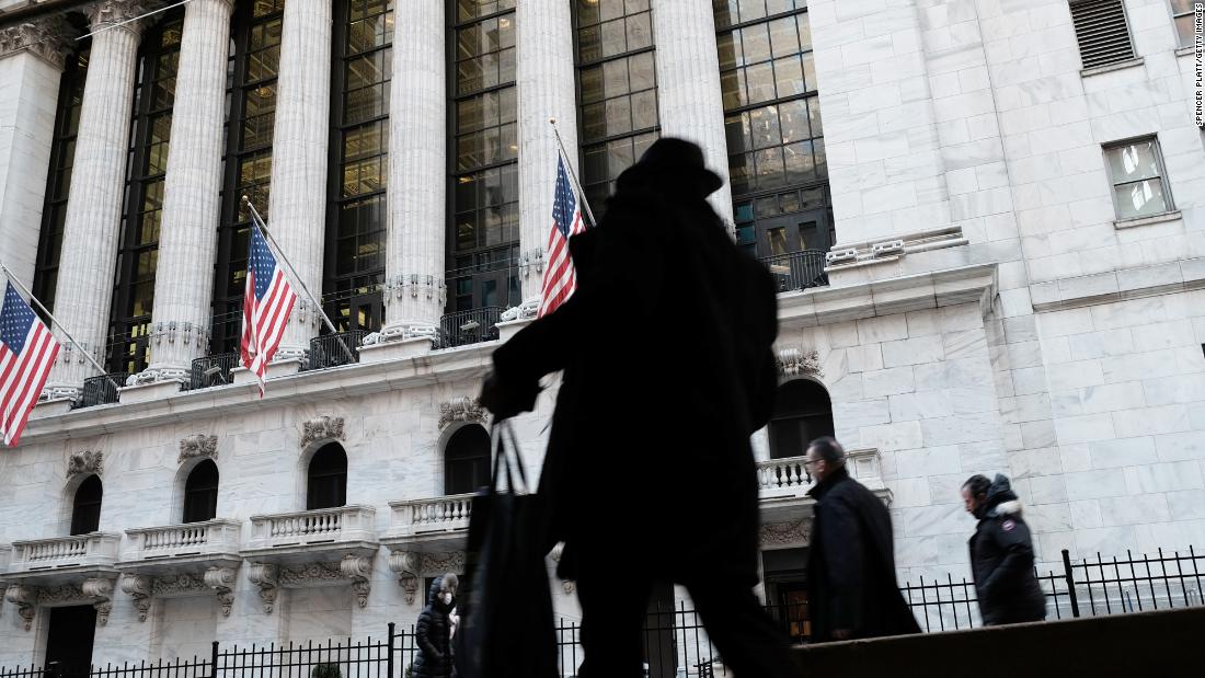 Stocks sink as big banks get pummeled